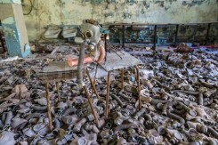 creepy-doll-in-pripyat-chernobyl-01